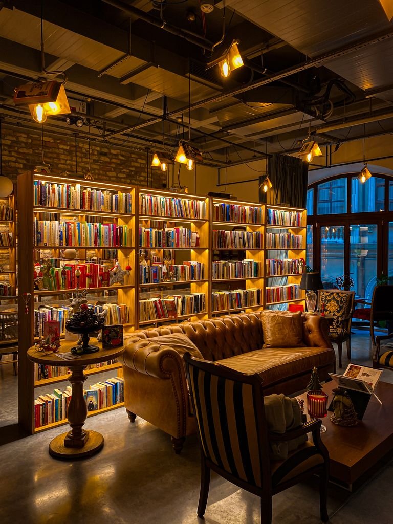 Charming library ambiance in İstanbul with cozy seating and warm lighting, perfect for book lovers.